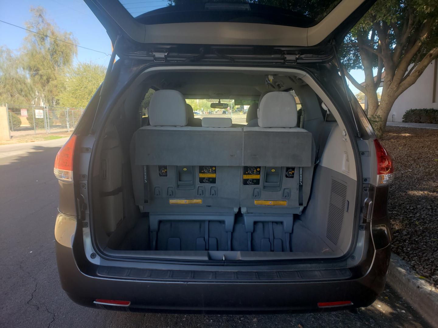 2012 /gray and lite gray Toyota Sienna le (5TDKK3DC2CS) with an 3.5L V6 DOHC 24V engine, 6-Speed Automatic Overdrive transmission, located at 323 E Dunlap Ave., Phoenix, AZ, 85020, (602) 331-9000, 33.567677, -112.069000 - Photo#18